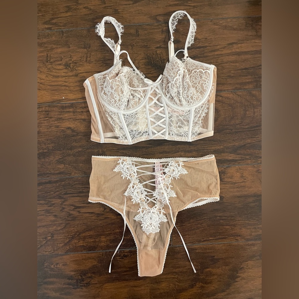 NEVER WORN Victoria’s secret lingerie set